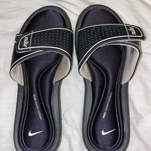 Nike slides size 9